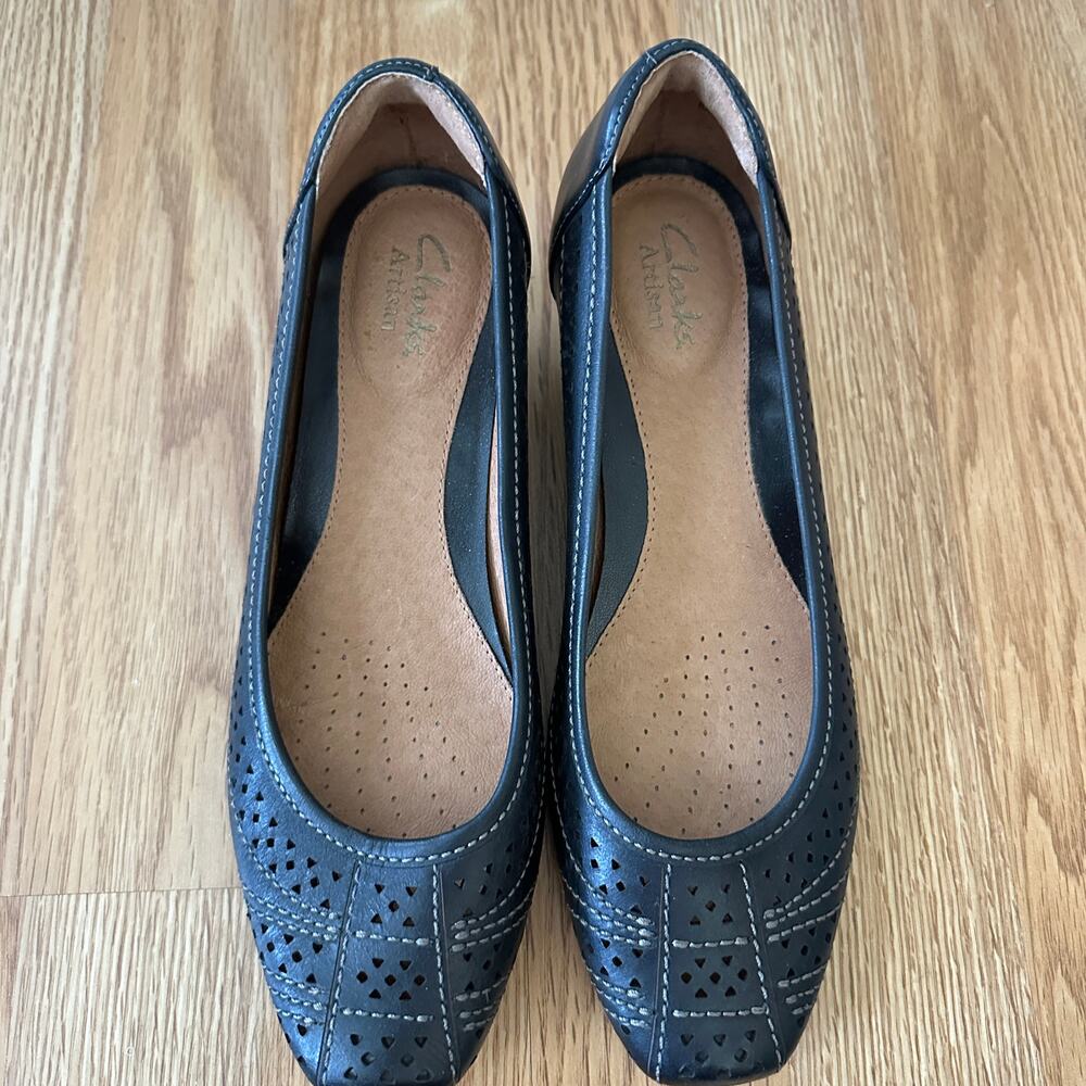 Clarks Artisan Ryla Black Leather Perforated Low Heel Wedge Pumps 6.5M Boho - Picture 7 of 11